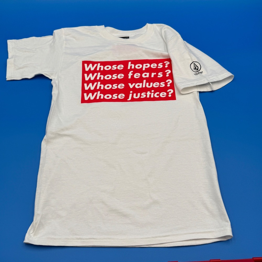 NWOT Volcom x Performa 17 Barbara Kruger Collaboration TShirt Mens Size XS White
